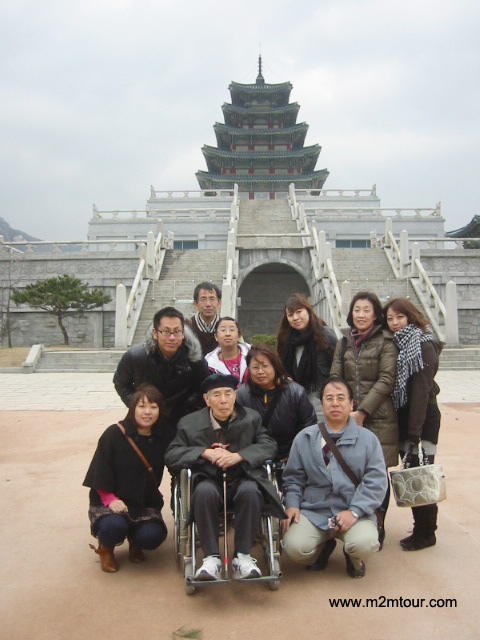 初めての韓国旅行、しかもご家族旅行は楽しいもんですよね。特に孫との旅行はたくさんの思い出が残りると思います。ですから、、、お幸せかな＾＾