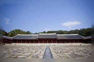 王朝時代の遺跡．宗廟(チョンミョ)