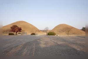 新羅時代の王や王妃、貴族が眠る古墳の公園