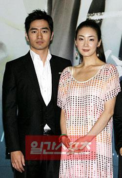 チェ・ジウ、軍服務中のイ・ジヌクと深夜に映画デート