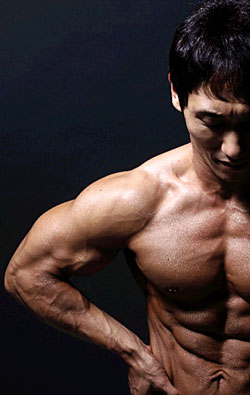 コメディアンのイ・スンユンが格闘技デビュー、ドクターストップＴＫＯ負け