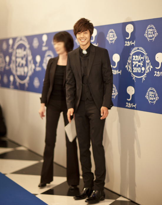 ヒョンビン、ソン・ヘギョとの関係は「まったく同じです」