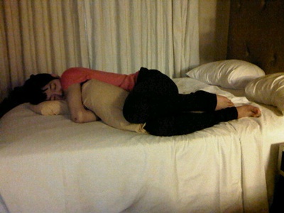 ＪＹＪのユチョン、米公演後に失神？写真が話題に