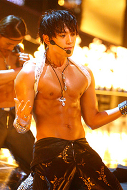 Ｒａｉｎ、アジア大会閉幕式でソロステージ