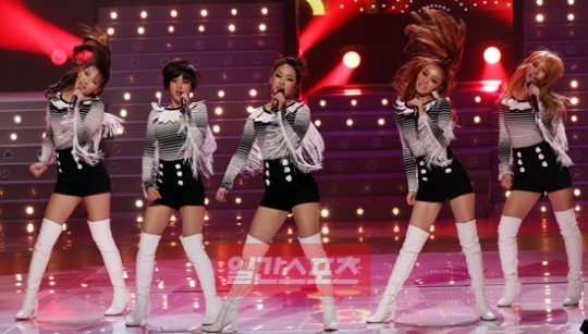 ＫＡＲＡの「ガールズトーク」　５週連続オリコンＴＯＰ５入り