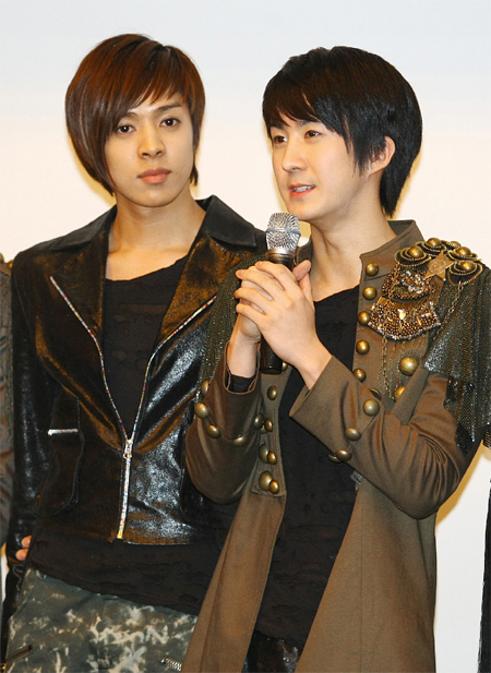 Ｕ－ＫＩＳＳからアレクサンダーとキボムが脱退へ　新メンバー追加