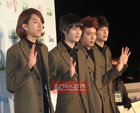 ＣＮＢＬＵＥ、２月２８日にアルバム発売