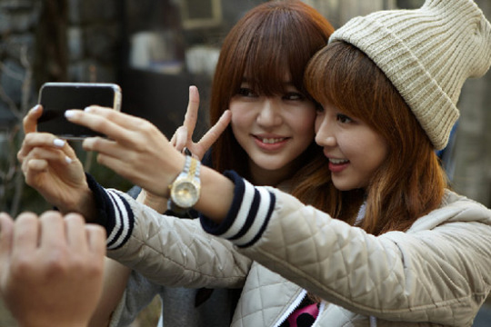 ユン・ウネとパク・ハンビョル、仲の良い友だち同士の姿を公開