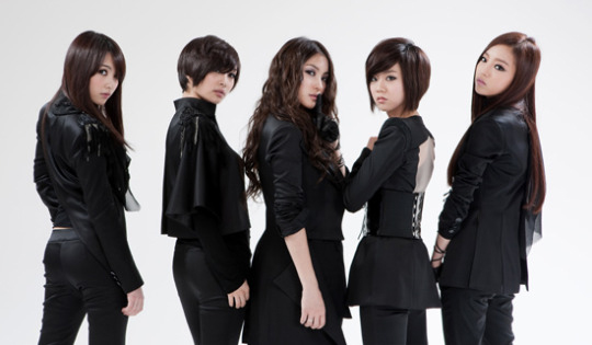 少女時代とＫＡＲＡ、日本での活動無期限延期