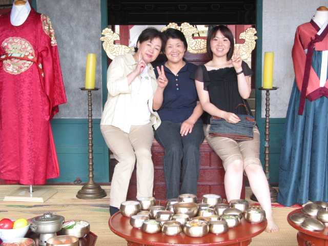 ３日間ず～と雨、誰が雨女でしだっけ(笑＆涙）でも、KAGAさんのお陰で笑いが止まらなかった旅行で楽しかった。ありがとうってお伝え下さいね。