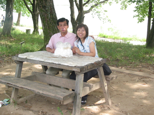 お父さんと出会った時の思い出は未だに心の奥にしまってますでしょうか？いつまでも仲良くお母様を大事にしてくださいね。