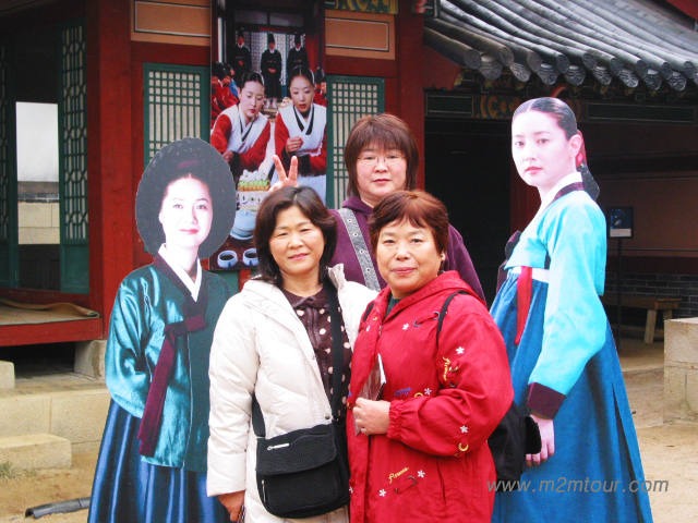 チャングムとジジンヒさんをこよなく愛する人です。朝早くからお疲れ様でした。送って頂いた写真ありがとう御座いました。