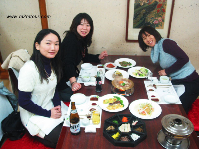 『韓定食』にて。次回は宮廷料理挑戦！頑張れ～!^@　ザプチェ最高！だったのかな！一度は召し上がらないと韓国を語れないといっても良いでう所ね。（＾＾）ｙ