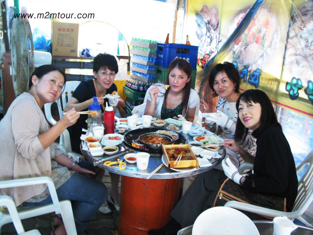 海が見えるところで食べる貝焼きに韓国ジンろ一杯　!＾＠　最高、、、もうパーフェクトですね。