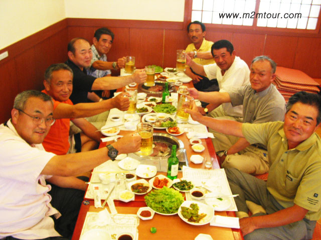 これから２泊３日間のために乾杯！乾杯？　思い存分楽しんで頂きましたでしょうか？この写真を見ながら韓国ソウルを思い出してくださいね。次回も～！～お楽しみです。