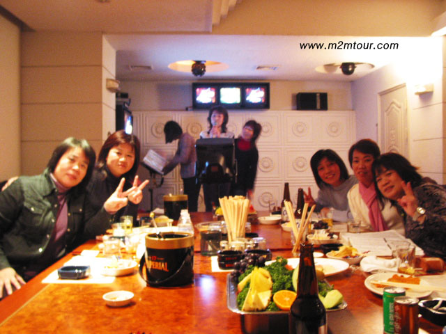 『韓国カラオケ』にて、本当に驚きました！韓国歌を韓国語で発音も素晴らしく！皆様も3時間だっぷり、ハハハ　あ～ァ楽しかった。