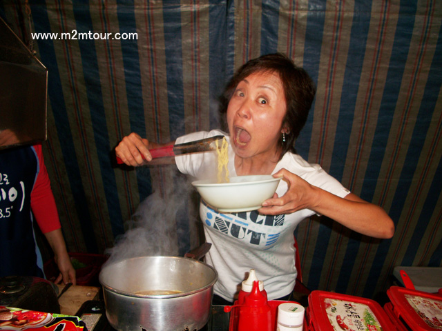 『ラーメン作り第二弾』　見本はしっかりと教わったはず～ＴＴ～＊　試食して涙を組んだそうです。その理由とは！？　分かりませんね。ハハハ＾Ｃ＾～＊