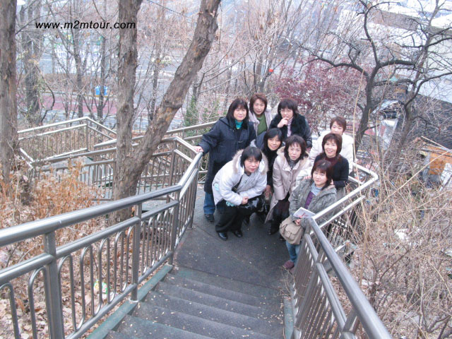 『美しき日々』のロケ地にて、泣く、泣く、、お嬢様の中でぼろぼろ泣いたのは誰でしょうか?　^!^@@　私は知ってます。ハハハ笑