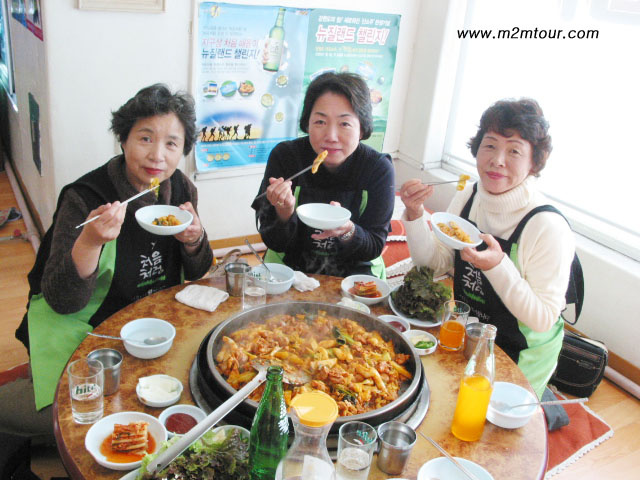 『タッカルビ』、取りあえず量が多くて、辛くて！でも、全部食べちゃいました。(＾＾)ｙ　最後の焼き飯、最高！でしたよね。