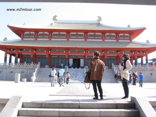 『済州島ツアー』　太王四神記の強大なセットには圧倒されました。さすがヨン様のドラマは何かが違うんですね。　必ず行くべし！