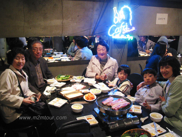 秘密の豚の焼肉屋をご案内だったですよ。美味しさは間違いないでしょう？私だけそう思ってもこまりますよ。-!-、^!^お疲れ様でした。鍵の話は内緒でしたけ！？！ハハハ