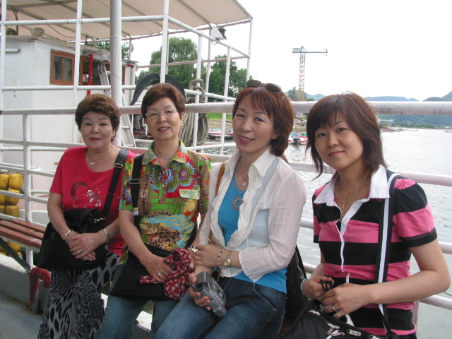 親子水入らずのヨン様ツアー。お会いしたいです。でも、本当に羨ましいなと思いました。