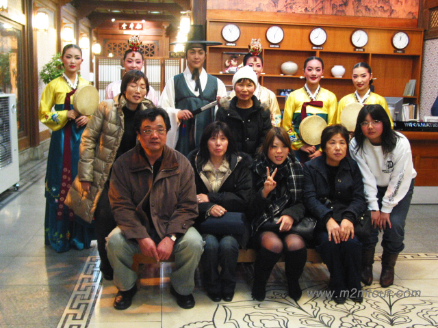 お腹ぺこぺこなのに記念撮影は、あれだけど取らないと、損してるようで＾！＾；；韓定食のお味は！？