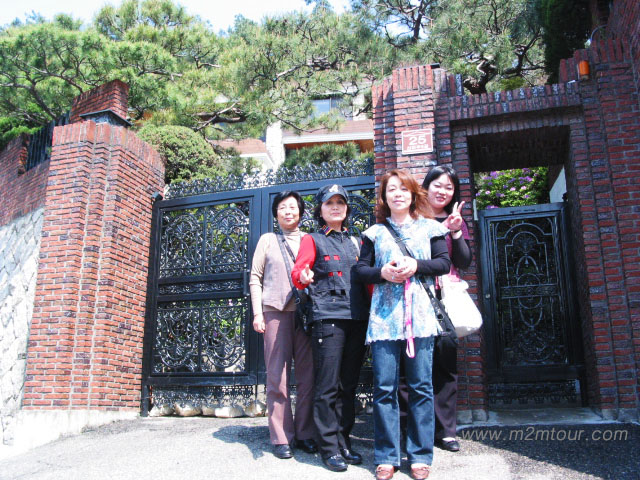 ロケ地巡りの3泊4日、本当にお疲れ様で御座いました。ホンさんが　@^!^@　疲れたでしょう？　本当に00様の体力には負けました。両手上げ　ㅠ!ㅠ