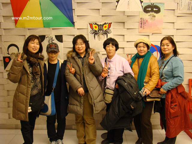 『63ビール』　あんまりも廻りすぎてめまいがしてたのではと！ちぃっぴり心配でしだが最後の日の屋台でおしゃべり、、元気もりもりで驚きました、、、へへへ笑