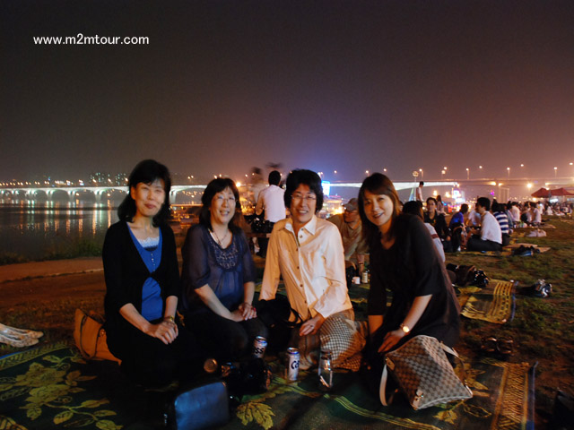 『漢川公園』　川の風に当たりながらの2時間近くのおしゃべり～!　笑いが止まらなく、！＾＊　面白くて、、初恋の人は今頃どこですか？ハハハ　