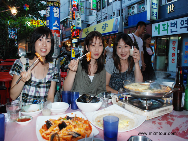 【韓国屋台体験】屋台の雰囲気！海鮮トッポキ！朝まで飲みたがった～＾＾!私だけかも？ヒヒヒ　先生達の初韓国！楽しかったんですね。笑涙笑