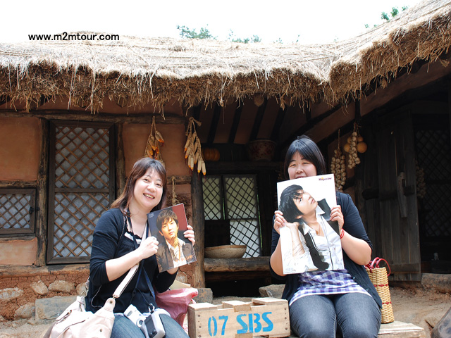 『一枝梅ツアー』　生のジュンギさんにプレゼントも渡し、4枚のサインももらい、握手まで～＾!＾＠　感動･感激・感謝～どうしましょう！出来すぎたこの観光～ハハハ