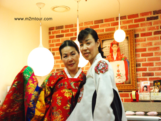 『韓国チマチョゴリ写真Ⅱ』　素敵なチマチョゴリで素晴らしい笑顔がものすごく良かったんで～載せましたヨン～＾C^