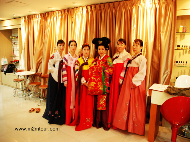 『韓国チマチョゴリ撮影』　素～晴～ら～し～い～韓国のお嬢様に生まれ変わりました。～＾＾～＊　評価はご覧になるお客様に任せちゃおう～TT~^＾