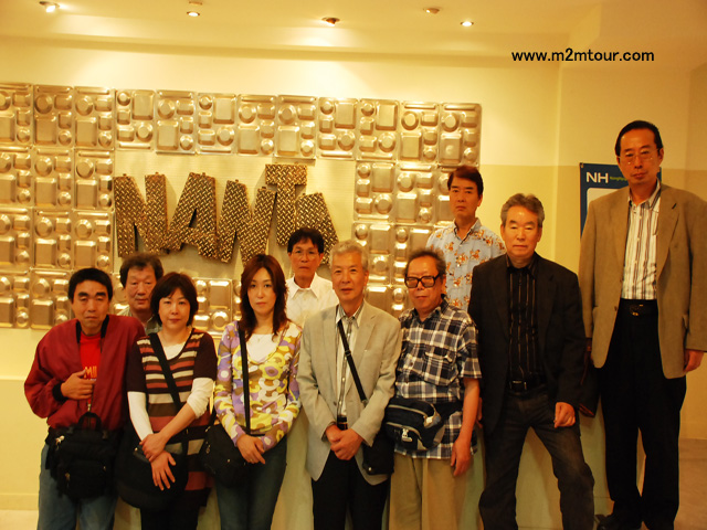 『ナンタ公演』　弊社唯一のお勧めである公演でしたが見てよかったでしょう。超喜んでましたね。ハハハ～＊