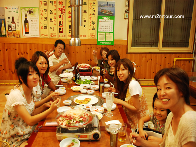 『石焼ビビンバ＆チヂミ』　大家族のソウル旅～イリナちゃんの笑顔で皆～笑いが止まりませんでしたよね。美味しい食事、韓国舞踊～などなど超楽しかったかな！？心配TT~*