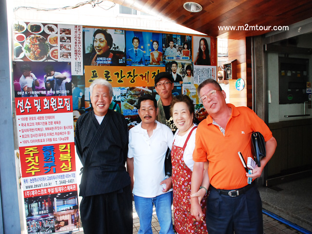 『海鮮鍋＆生タコ』　素敵な笑顔に惚れてしまい、写真載せました。超嬉～＾＾　ご一緒に飲んだお酒旨かったし、超楽しかったです。感謝・感謝～＾C＾～＊＊