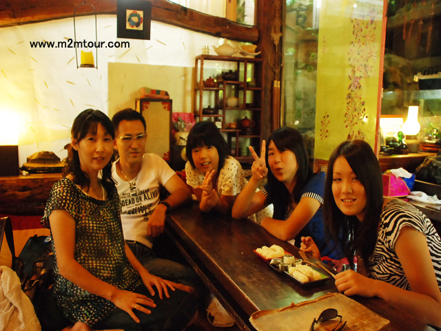 『漢方茶屋』　ご家族水入らずの韓国旅行～＾＾　可愛いお嬢様3人はもう韓国に夢中～ハハハ