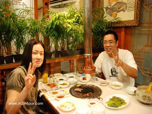『韓国焼肉』　ご夫婦お似合いで優しくて素晴らしくご案内したがったんですが、、、1日のご案内では短すぎましたね。次回はもっと時間をくれませんか！？　11月お待ちしてますよ。＾Ｃ