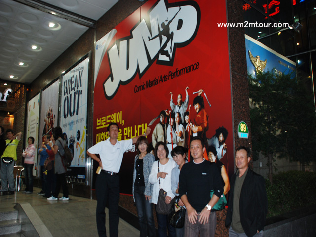 『ＪＵＭＰ公演』　4年間のお付き合い、、、何で飽きないでしょうか！？　私のことを可愛がって頂いて社長にはいつもいつも感謝・感謝しております。最後の日のお酒旨かったし、楽し