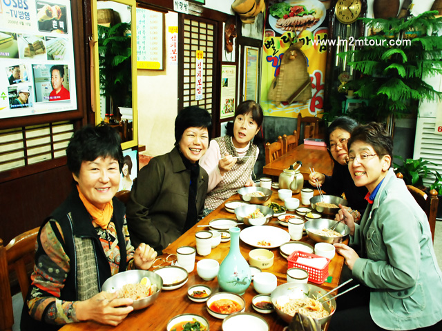 『春川＆ナミ島』　ナミ島の紅葉は本当に素晴らしかったですね。＾＾拾ってお帰りになった木の葉っぱは子供達に見せてますか！？