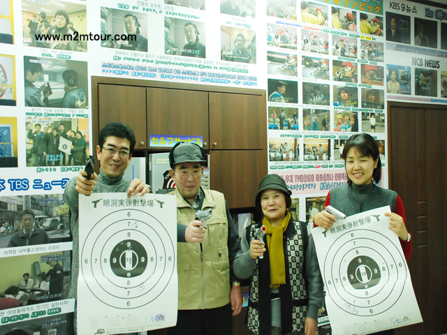 『明洞実弾射撃場』　旅をするたびに寄らないと気がすまない対決～＾＾　今回は旦那さまの勝ちで終わりました。ヒヒヒ