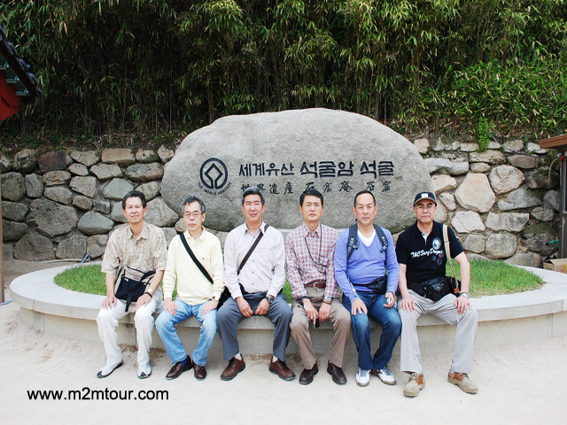 日帰り慶州ツアー　石窟庵の神秘的な仏像より、、山から見る景色に感動したのかな～ヒヒ