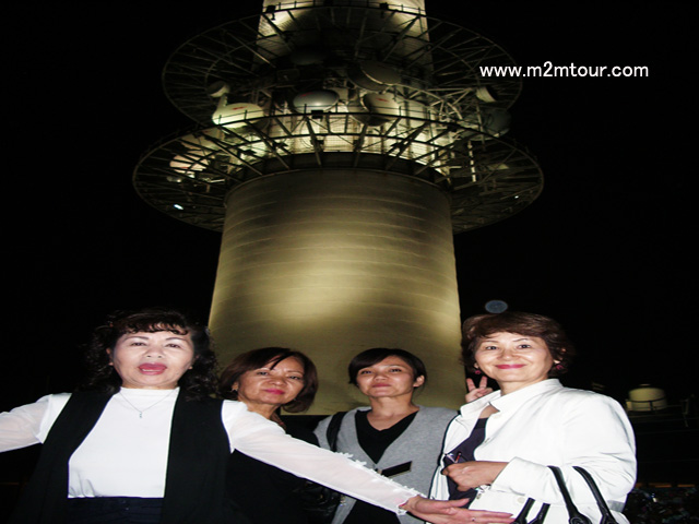 『ソウルタワー』やっぱり～楽しい姿の写真が素晴らしいですね。青春時代は過ぎ去ったことなので楽しくワイワイと遊びまくるぞ。～＾＾