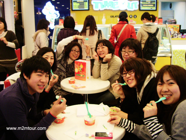 ミキちゃんのアイスクリーム屋、アイスクリームひとつで幸せを感じ、こんなに喜んで頂けるなんて真のファン間違いありません。＾＾