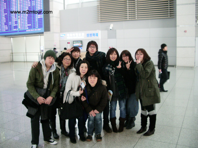 さよならを惜しむ空港なのにこんな明るさとは～TT　オクちゃん泣きました。特に誰かさん～＾＾