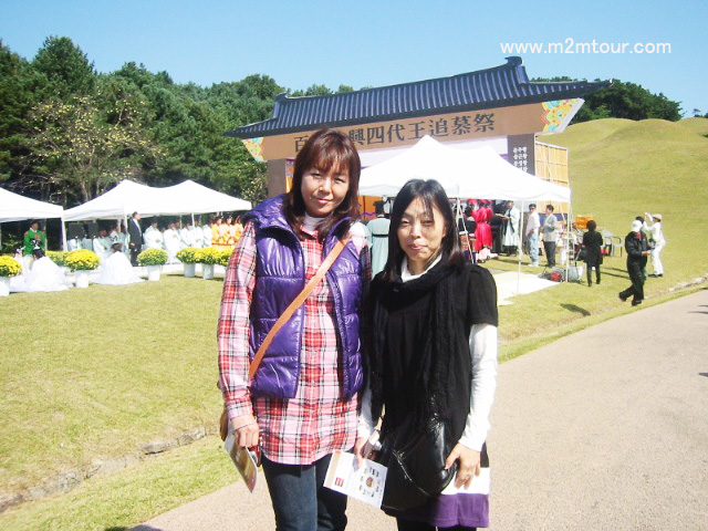 『百済の古都を巡るツアー』　歴史大超好きなお嬢様達大丈夫ですか！？朝から晩までかなり歩いたでしょうね。でも、物凄く勉強になったと思います。朴室長に感謝ですね。＾Ｃ＾～＊