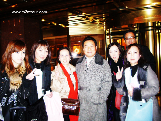 ご家族旅行の思い出のプレゼント～!?　有名な韓国俳優さんと写真撮影が出来ました～ウワ～＾＾