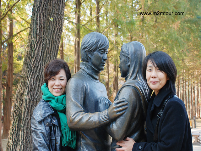 『ナミ島』　秋のナミ島は紅葉で～あァ～というほど綺麗でしたね。ヨン様も側におられるし～最高～TT