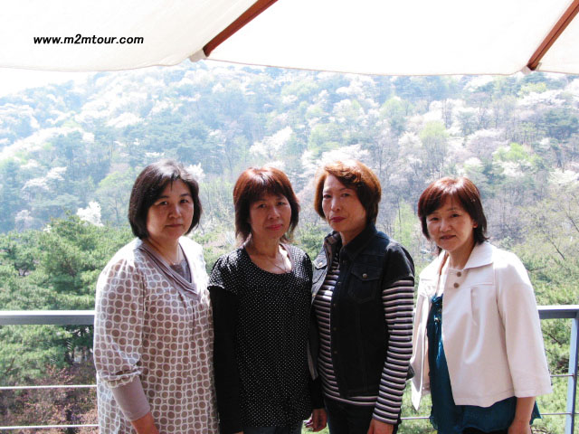 『三清閣』ゆったりしたひと時～素晴らしい眺め～観光はこれじゃないといけませんよね。お父さん達とご一緒とするご案内できないかも～ハハ！＾＠